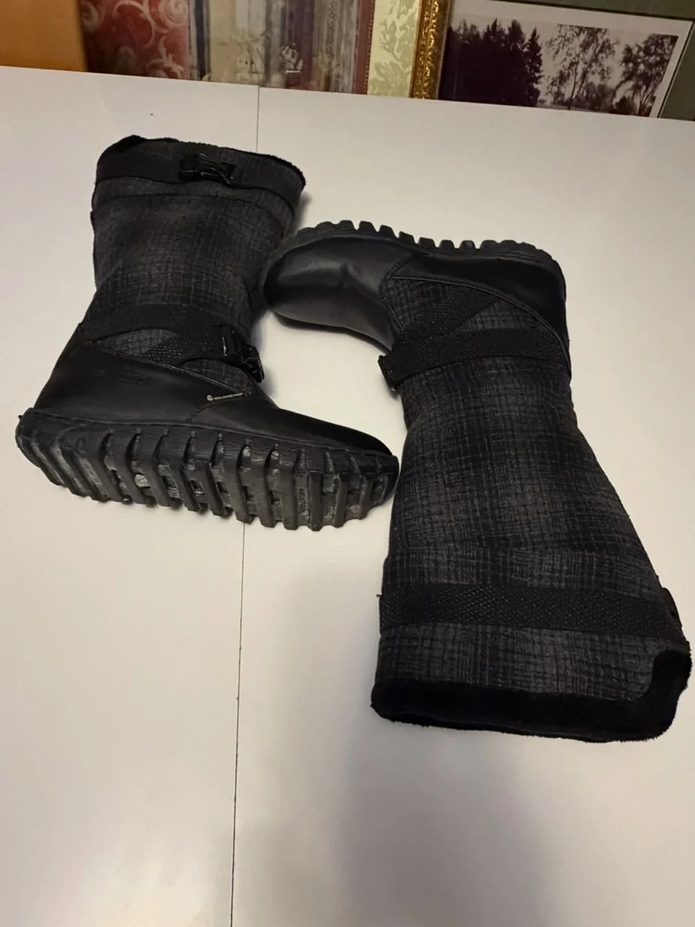 Mountrek Lisa Cross Straps Snow boots with Grip Sole Black & Gray Tweed Plaid